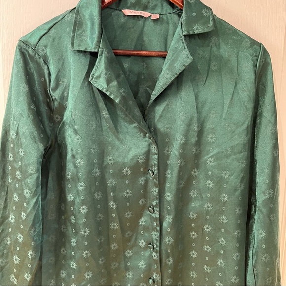 La Vie En Rose Green Satin Pajama Top and Bottom Matching Set - Picture 3 of 16